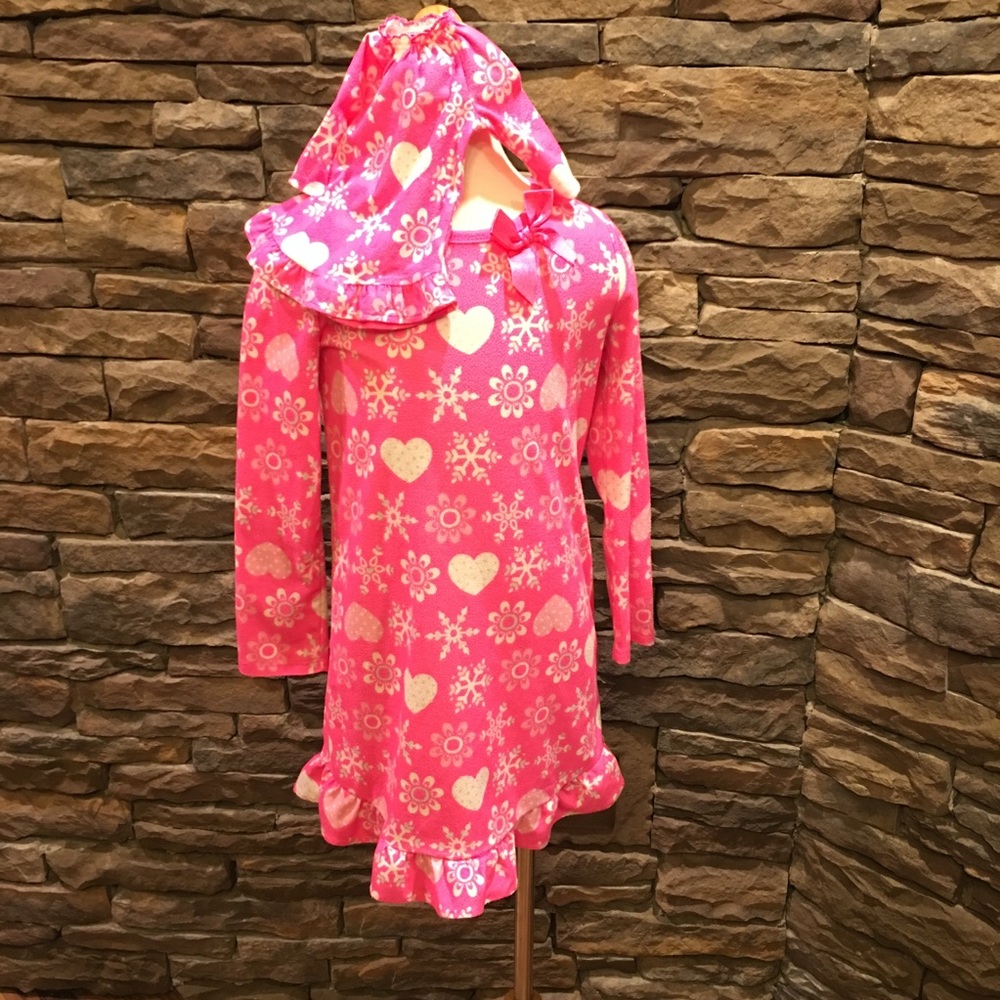 🥰Pajamas for a little girl and her baby doll.